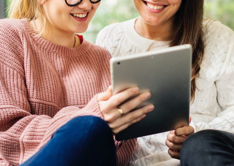"Pourquoi avoir un site web est essentiel pour développer votre business (freelances, consultants, formateurs, TPE, PME) ?"